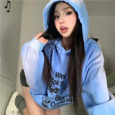 庭院里的女人